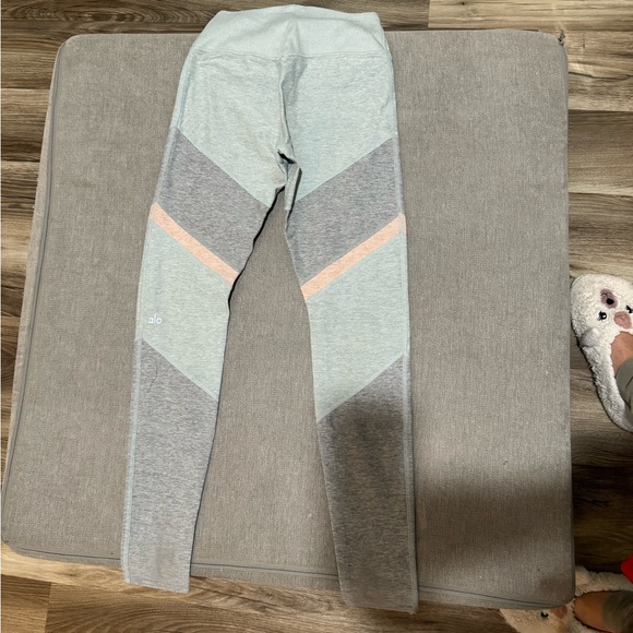 Alo Yoga Alosoft Shelia Leggings - Picture 3 of 4